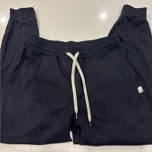 Vuori performance joggers